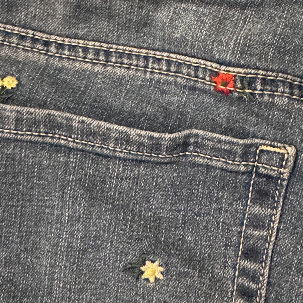 Seven7 Denim Shorts Womens Size 10 Floral Embroidered Mid Rise Casual - Picture 7 of 7